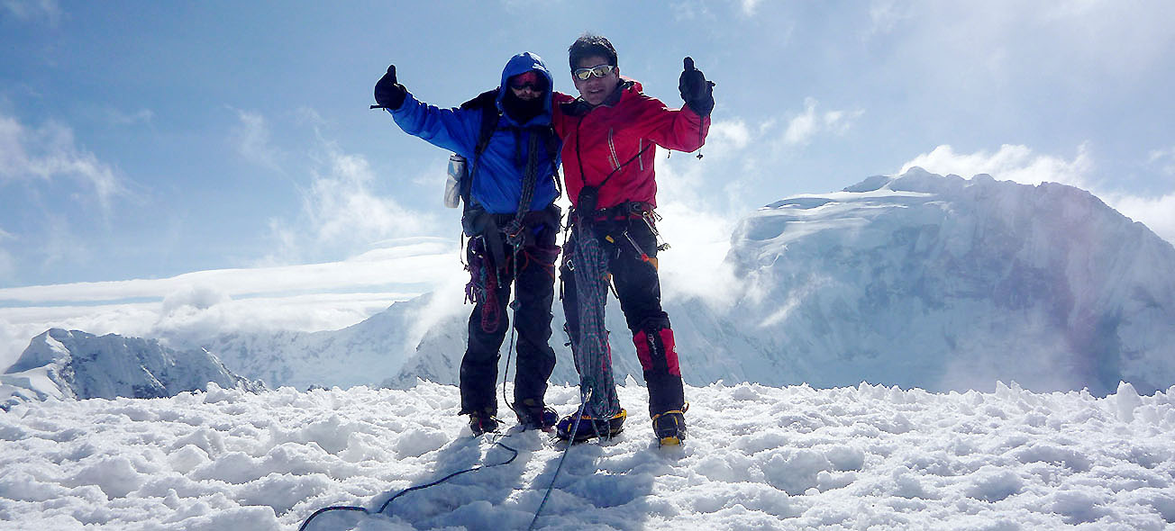 Nevado Vallunaraju (5686 m sobre el nivel del mar)